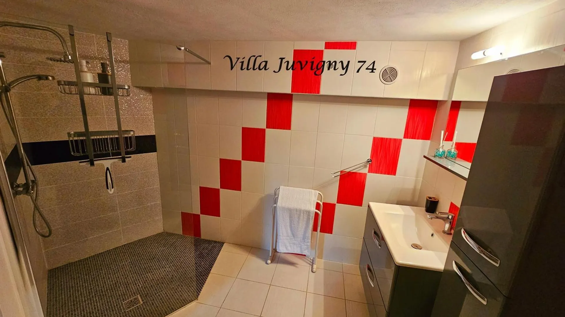 Villa 5*, 15 Personnes, Piscine A 20 Min De Geneve Juvigny  Juvigny (Haute-Savoie)