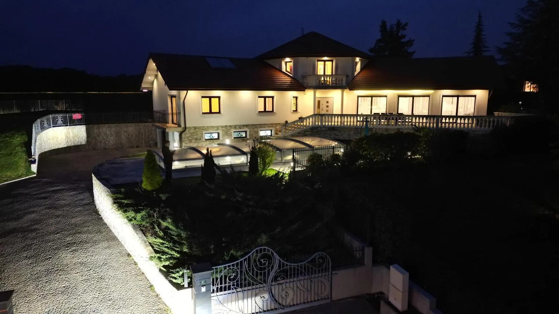 Villa 5*, 15 Personnes, Piscine A 20 Min De Geneve Juvigny  0*, Juvigny (Haute-Savoie) France